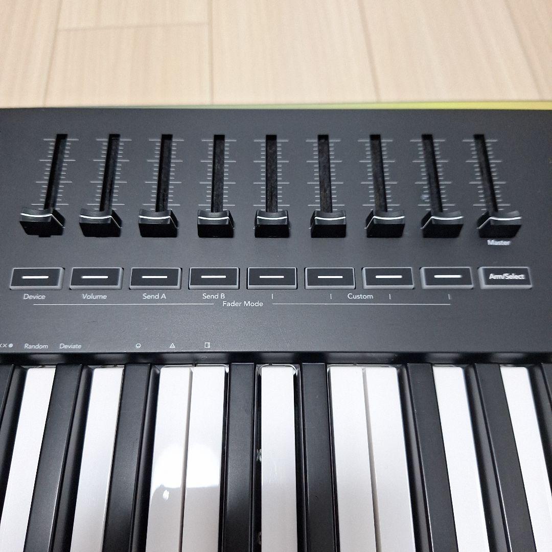 Novation Launchkey 49 MK3 Ableton Midi鍵盤