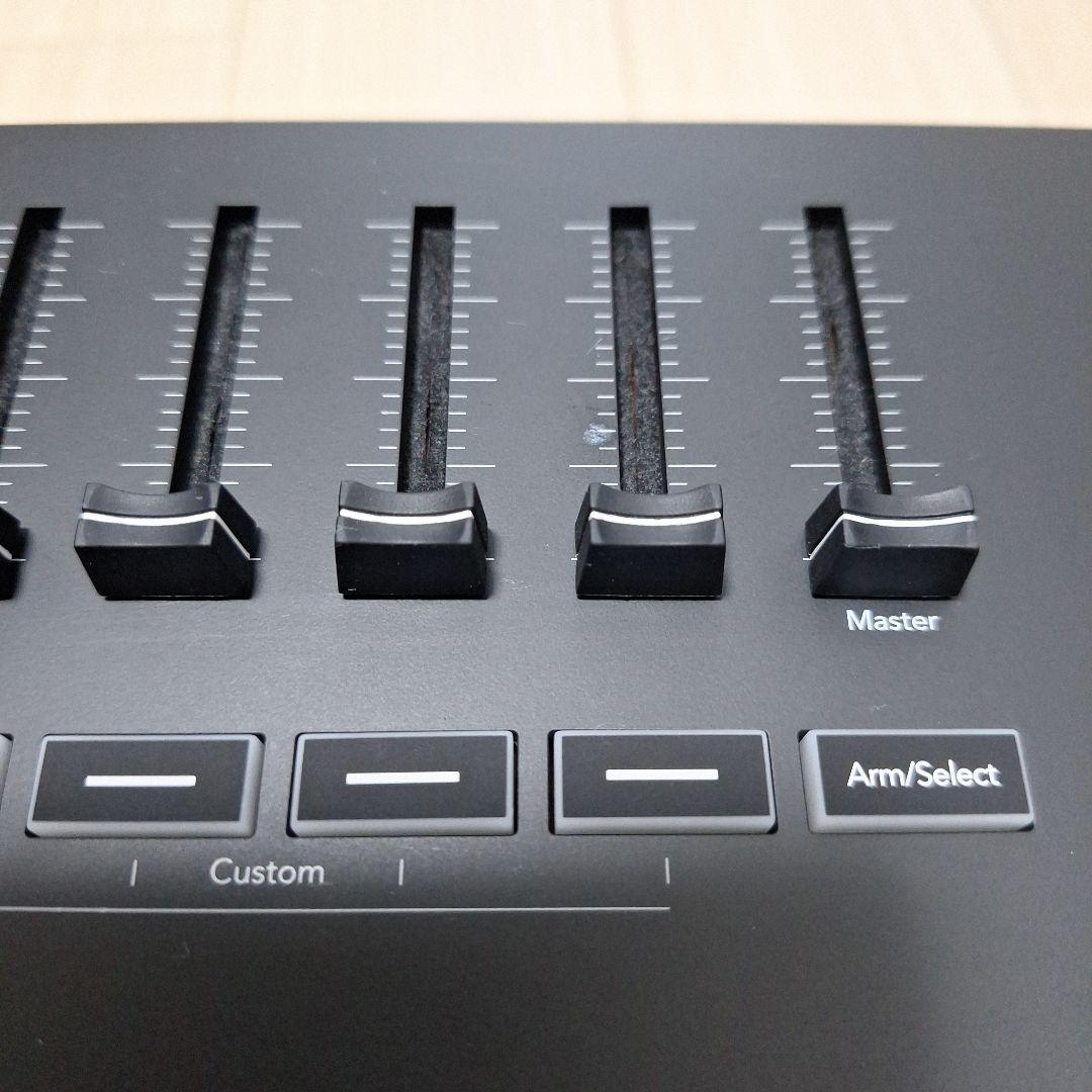 Novation Launchkey 49 MK3 Ableton Midi鍵盤