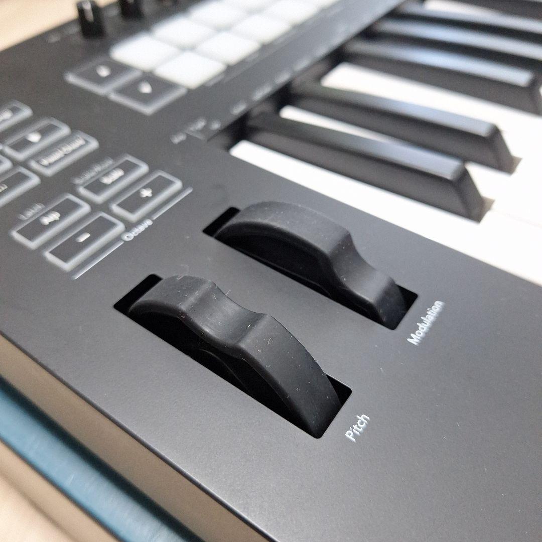 Novation Launchkey 49 MK3 Ableton Midi鍵盤