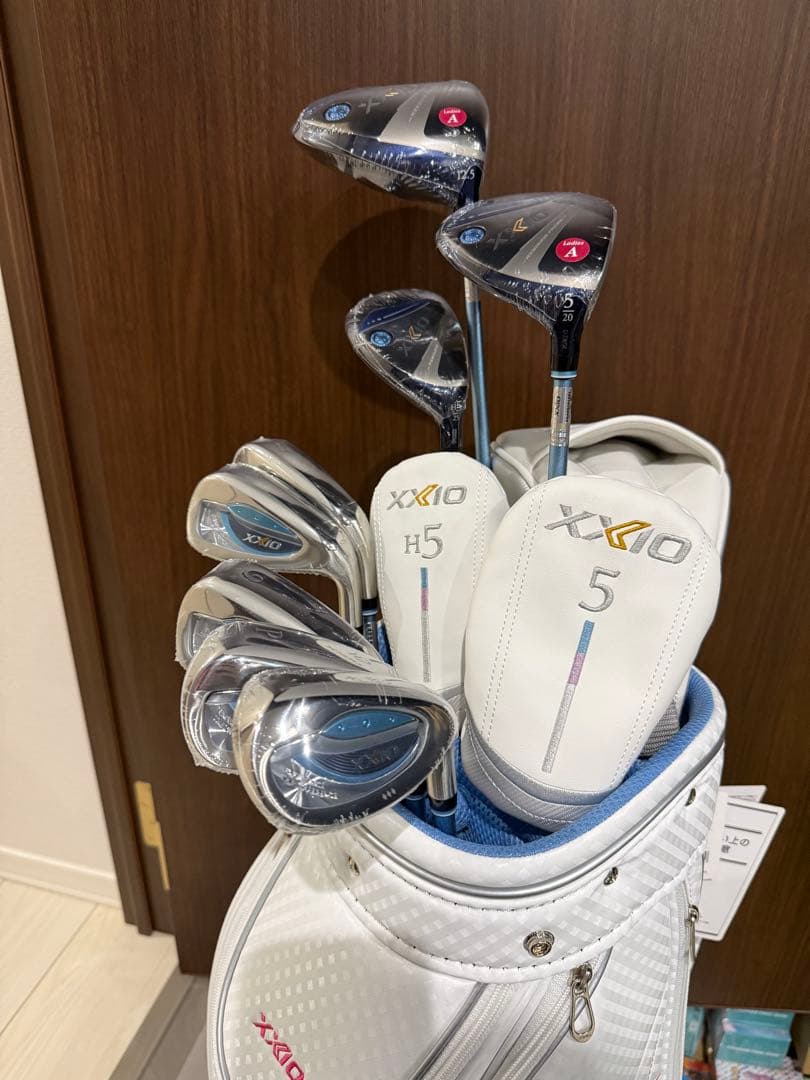 ダンロップ　ゼクシオ13 レディース　クラブセット　新品未使用　キャディバッグ付