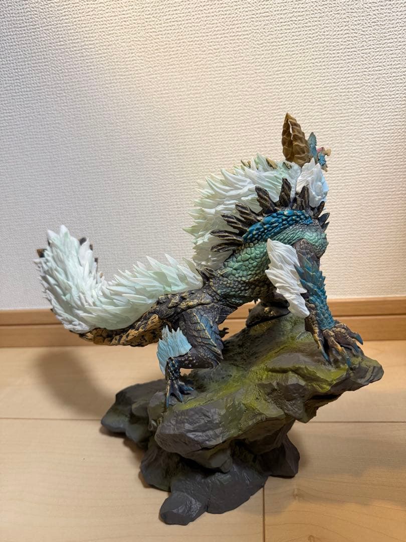 モンスターハンター　ジンオウガ　フィギュア　LED付