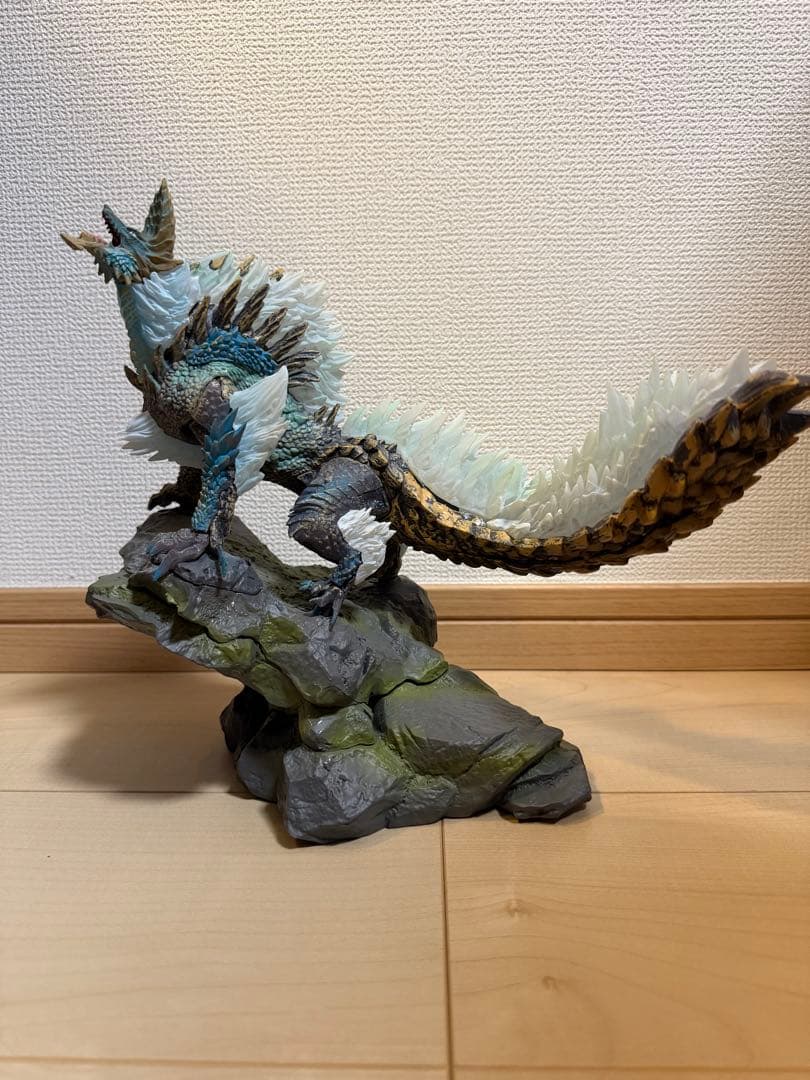 モンスターハンター　ジンオウガ　フィギュア　LED付