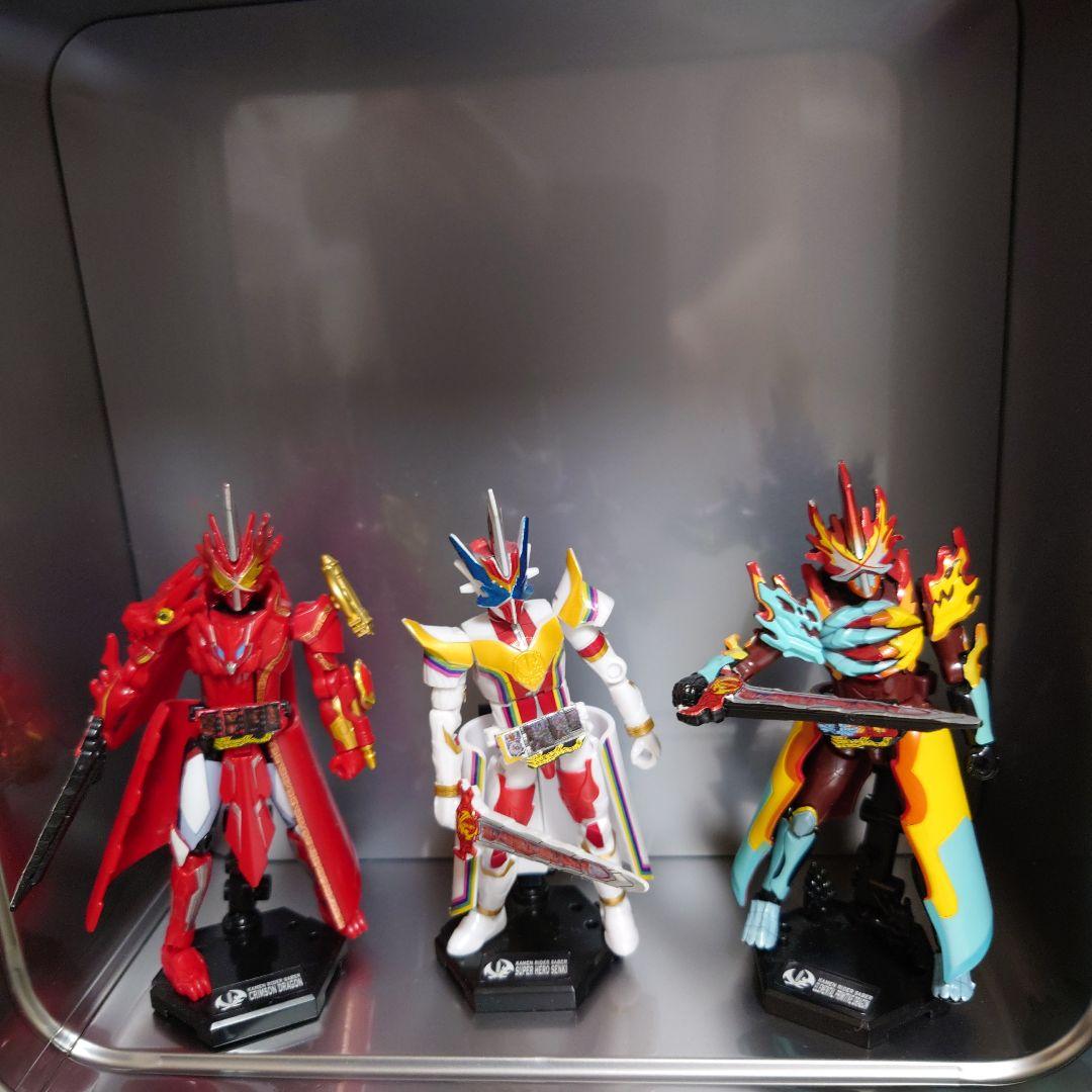 仮面ライダーセイバー 装動 18体＆アイテム等