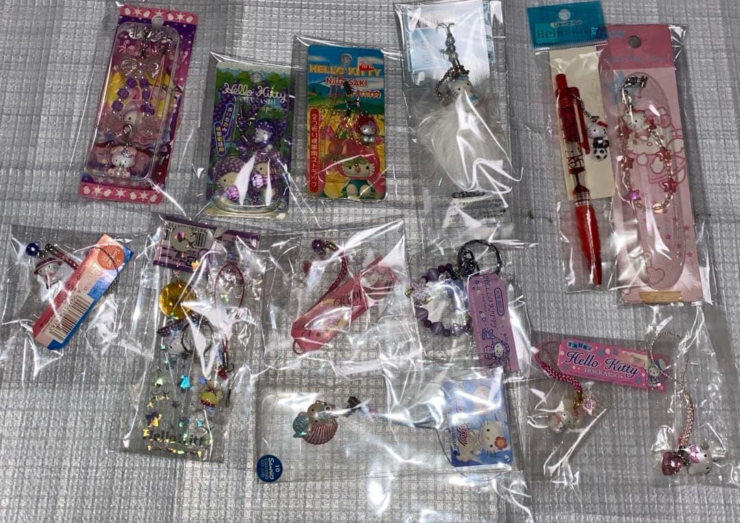ハローキティ　ストラップ等