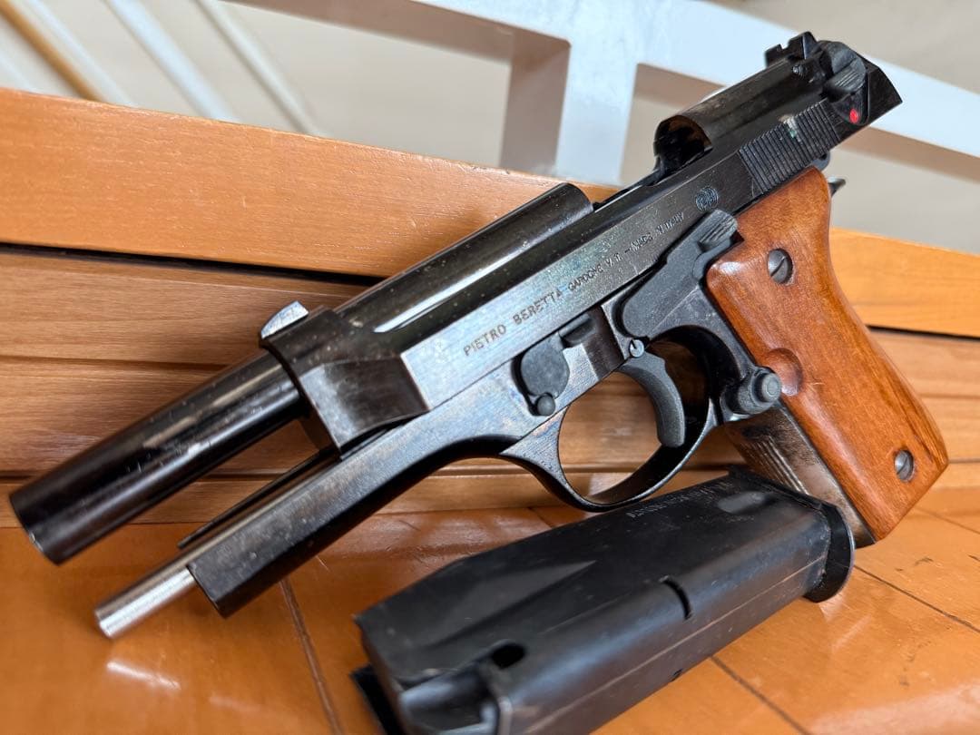 スズキ ベレッタ M92SB メタルフィニッシュ モデルガン 木製グリップ付