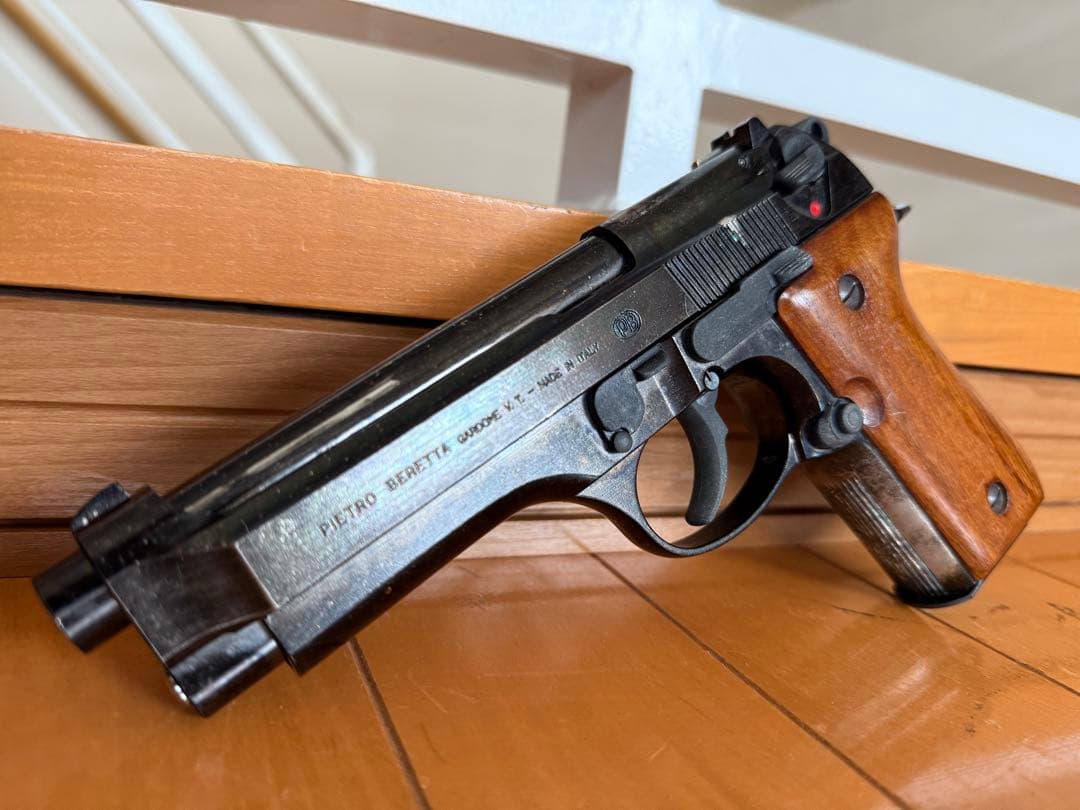 スズキ ベレッタ M92SB メタルフィニッシュ モデルガン 木製グリップ付