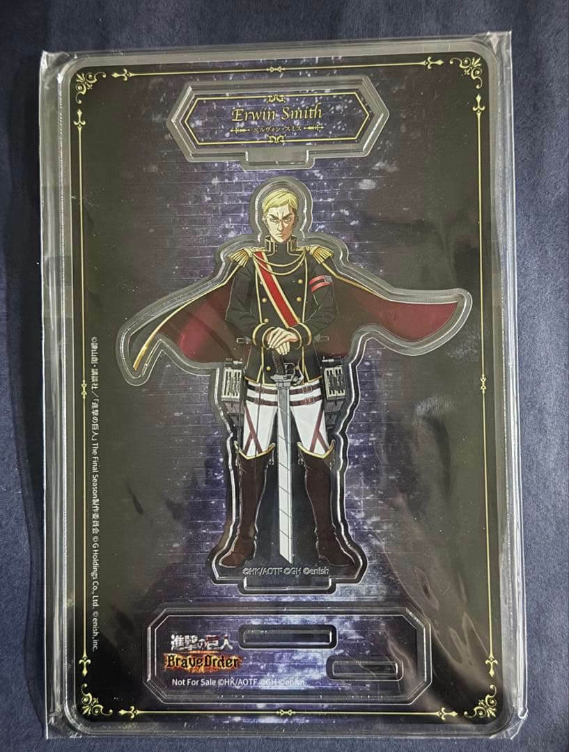 （非売品）進撃の巨人 ブレオダ 式典エルヴィン アクリルスタンド 約15cm