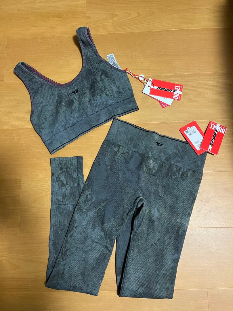 新品　diesel ヨガウェア　ディーゼル　上下セット　ジム