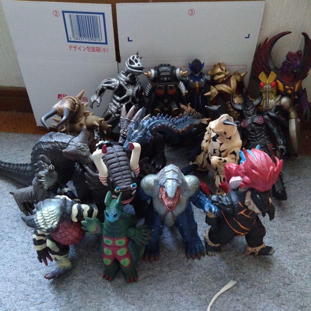 ウルトラマン 怪獣フィギュアセット　サイズ80いっぱい　17体　③