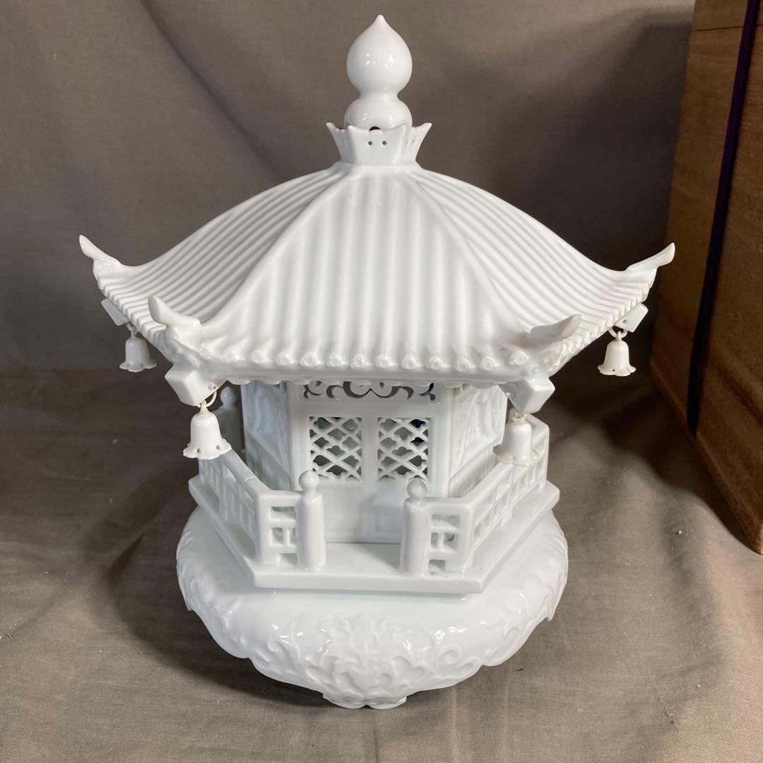 【杉原一壷】白磁彫刻の伝統　日本の名窯　杉原一壷作　白磁彫刻夢殿　照明灯置物