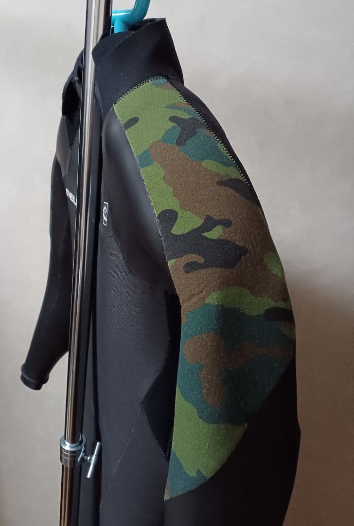 O'Neill　オニール　セミドライ ウェットスーツ　5×3mm　迷彩柄　M