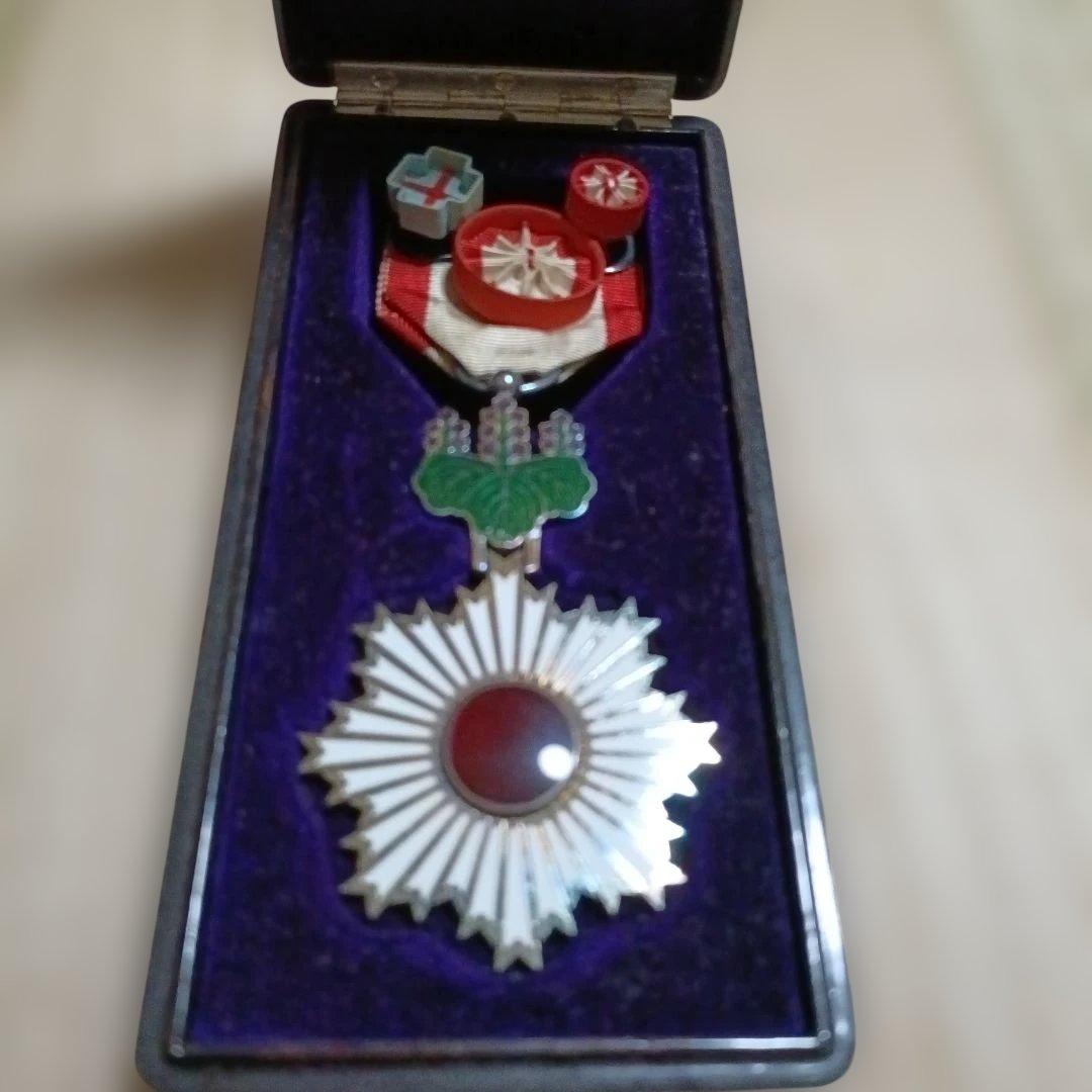 勲四等旭日小綬章・勲章