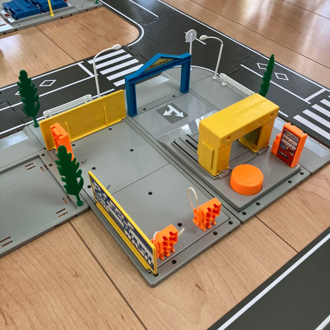 トミカタウン 洗車場 交番 駐車場 信号機×2 歩道橋 つながる道路