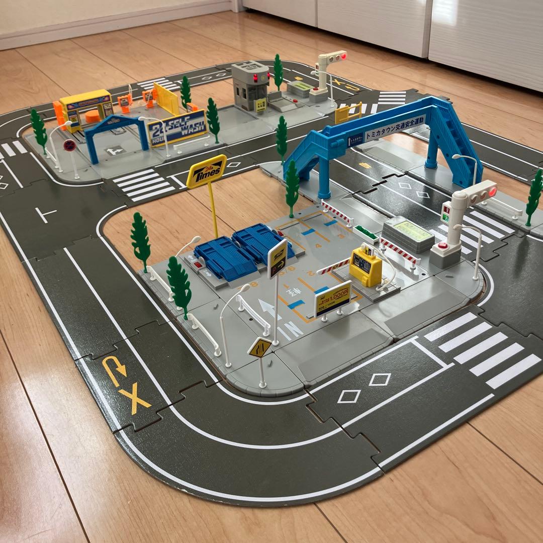 トミカタウン 洗車場 交番 駐車場 信号機×2 歩道橋 つながる道路