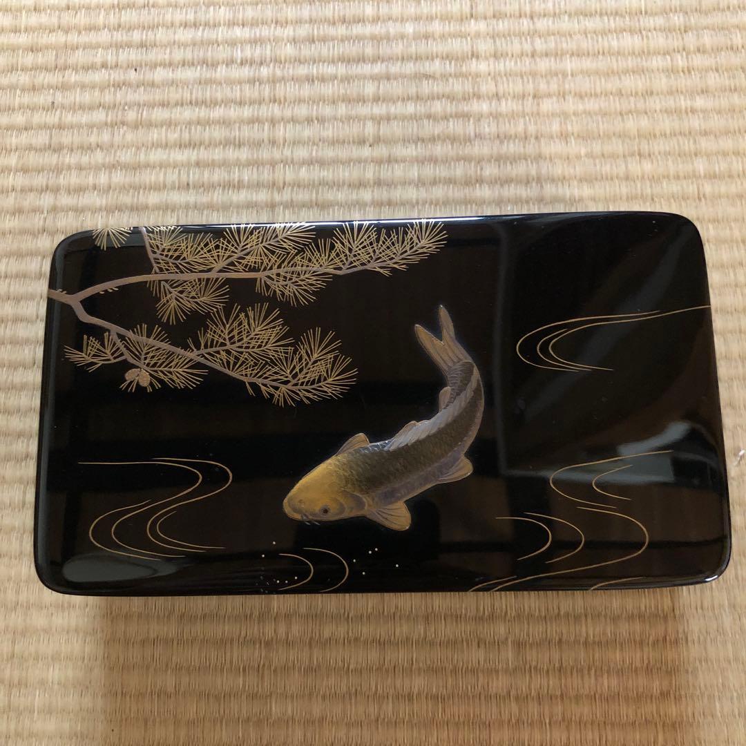 漆器 鯉と松のデザイン