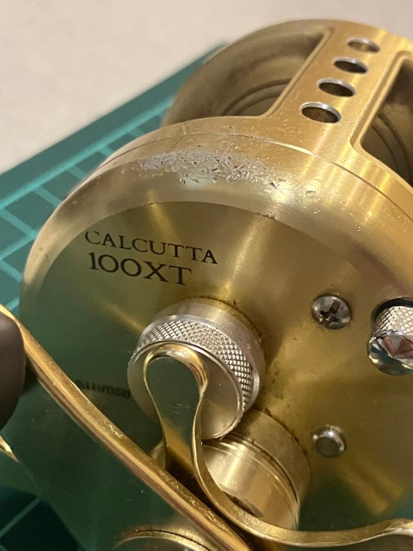 カルカッタCALCUTTA 100XT ベイトリール ゴールド