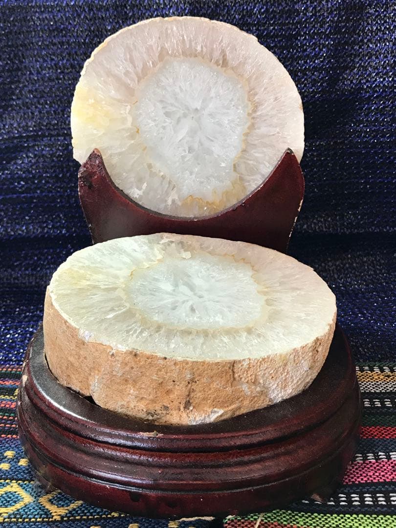 ◉約3.3kg【ブラジル産/水晶/台付き磨き原石】[8-14