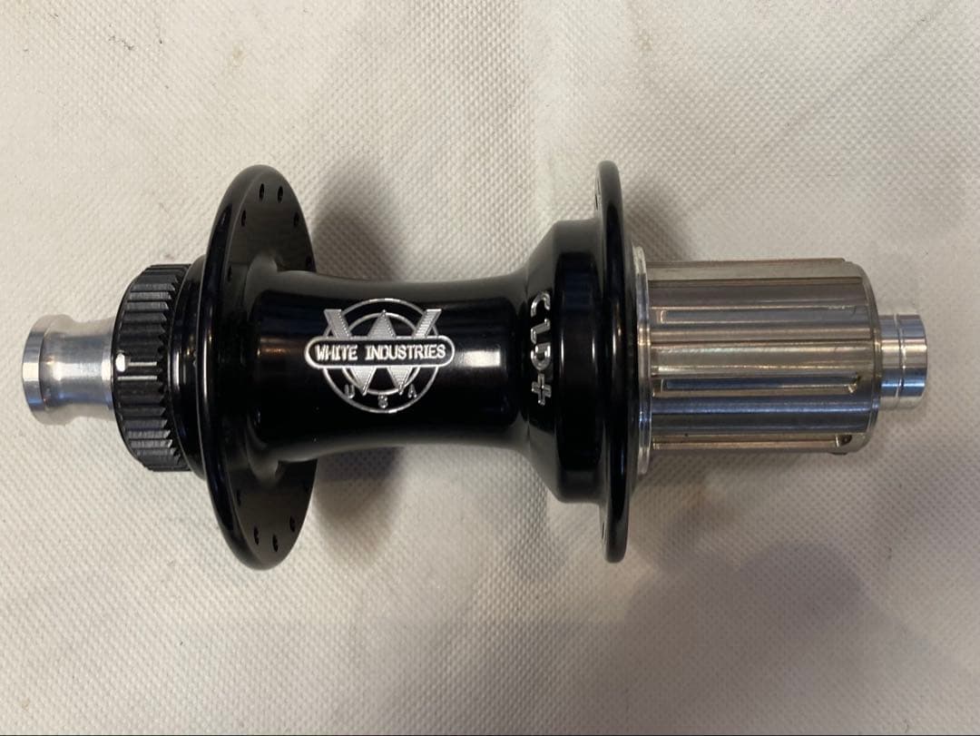 WHITE INDUSTRIES CLD リアハブ　 ブラック