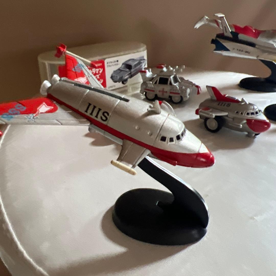ウルトラマンフィギュアIII Sモデル 飛行機とミニカーセット