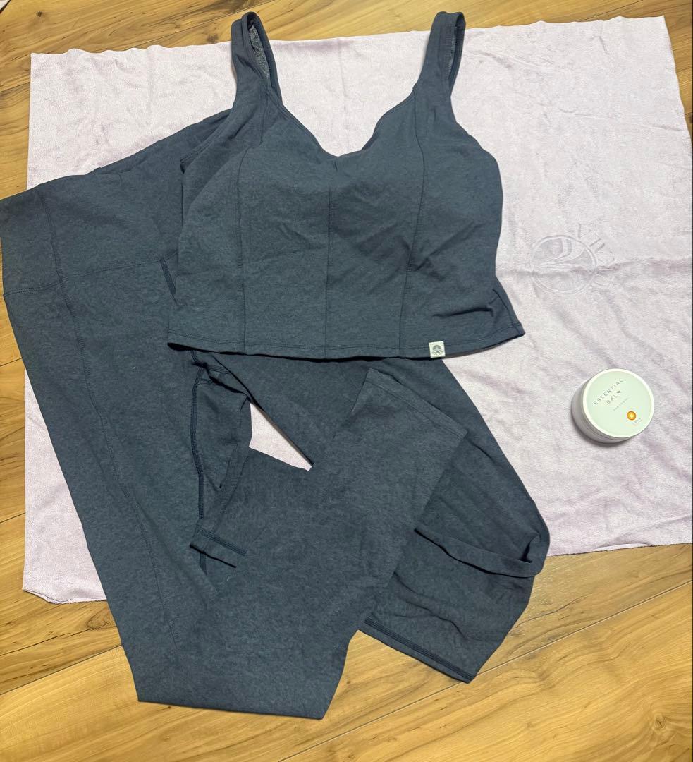 LAVAヨガウェア　ブラトップとレギンスセット　断捨離