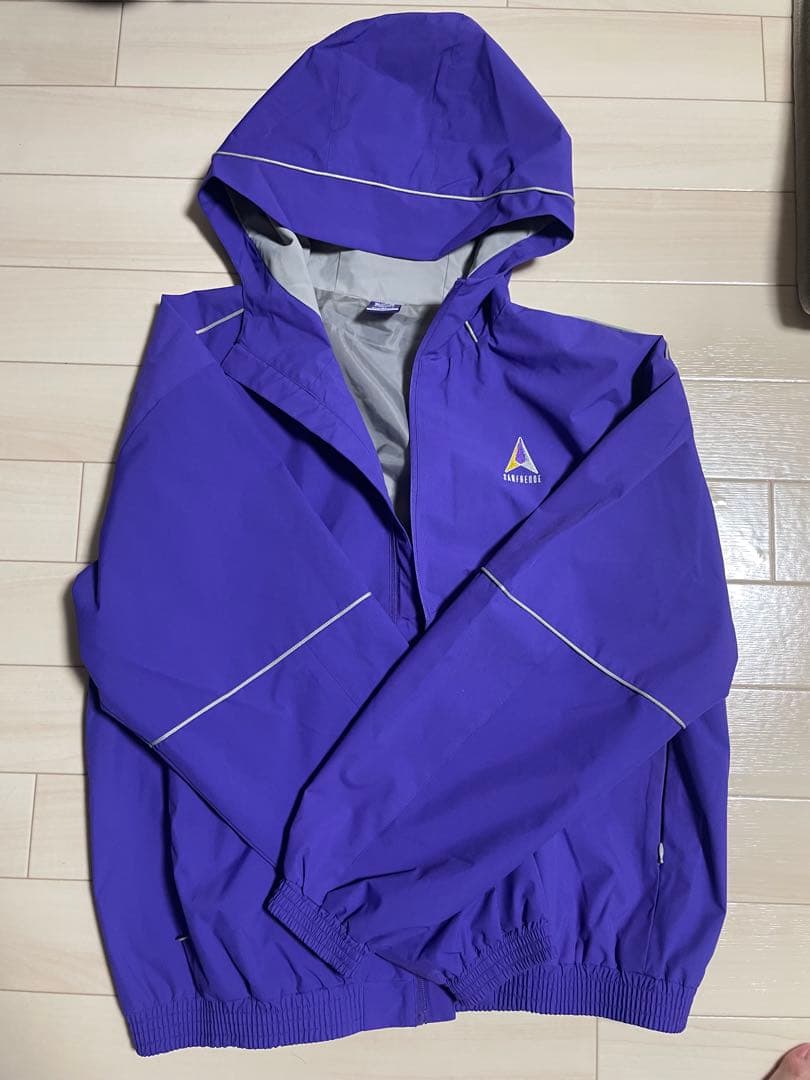 サンフレッチェ広島　ウィンドブレーカー（ルモスアロー） バイオレット