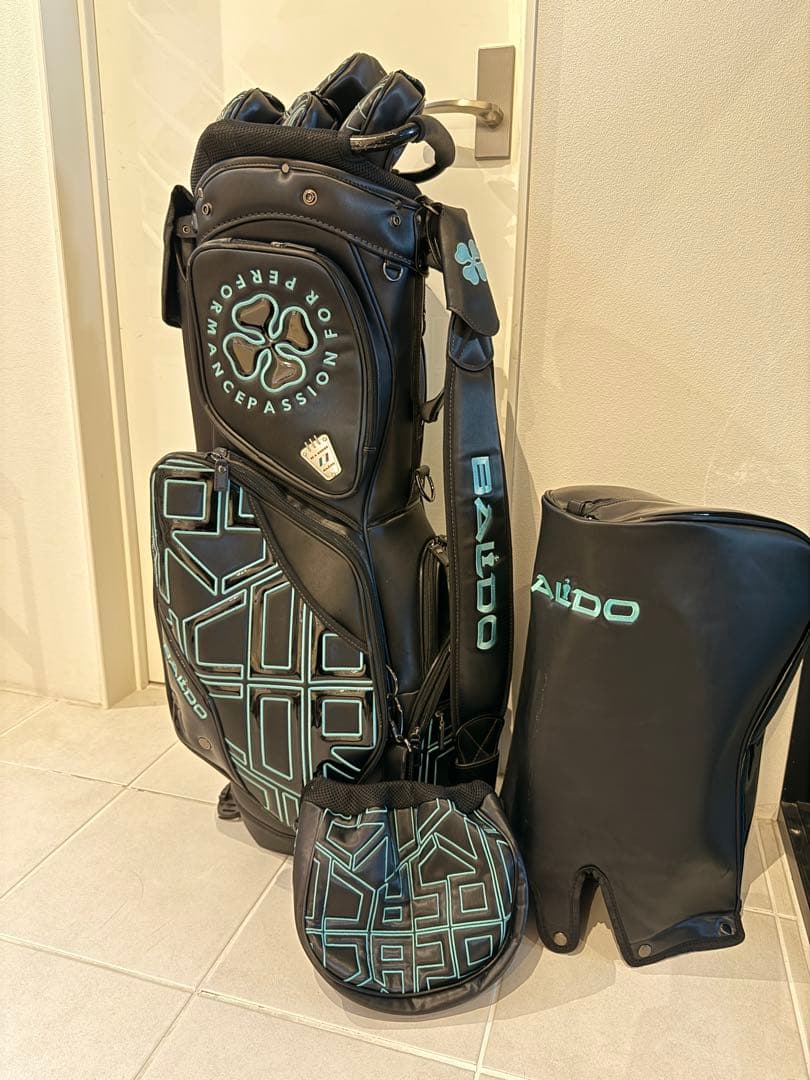 BAILDO キャディバッグ ブラック／ターコイズブルー