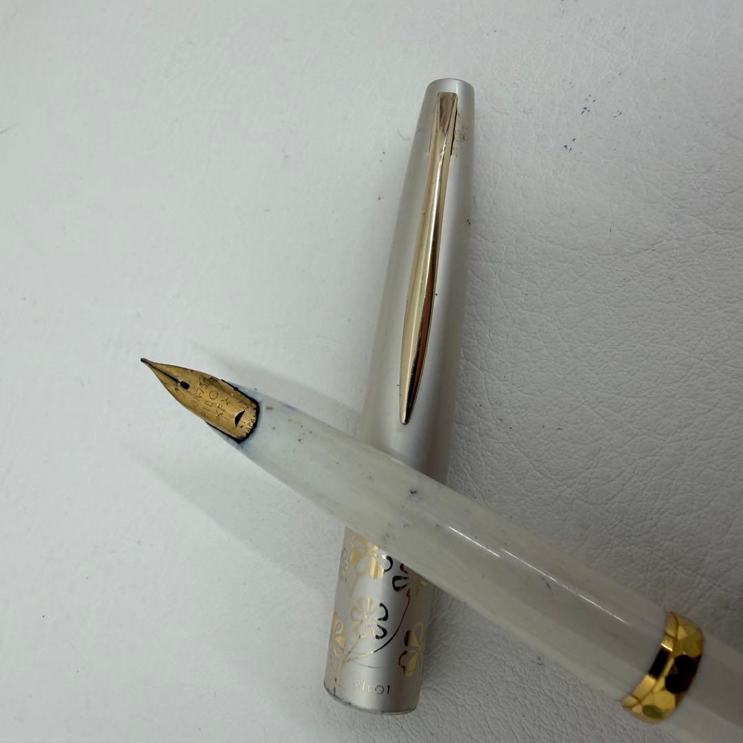 P18【万年筆】パイロット　PILOT 白　クローバー　K18 18K