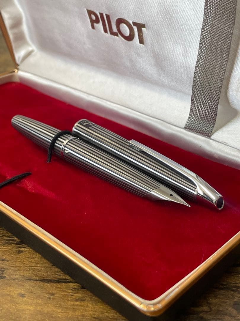 新品未使用　1970年代　ペン先軸一体型　蝕刻　μ ストライプ　ミュー　万年筆