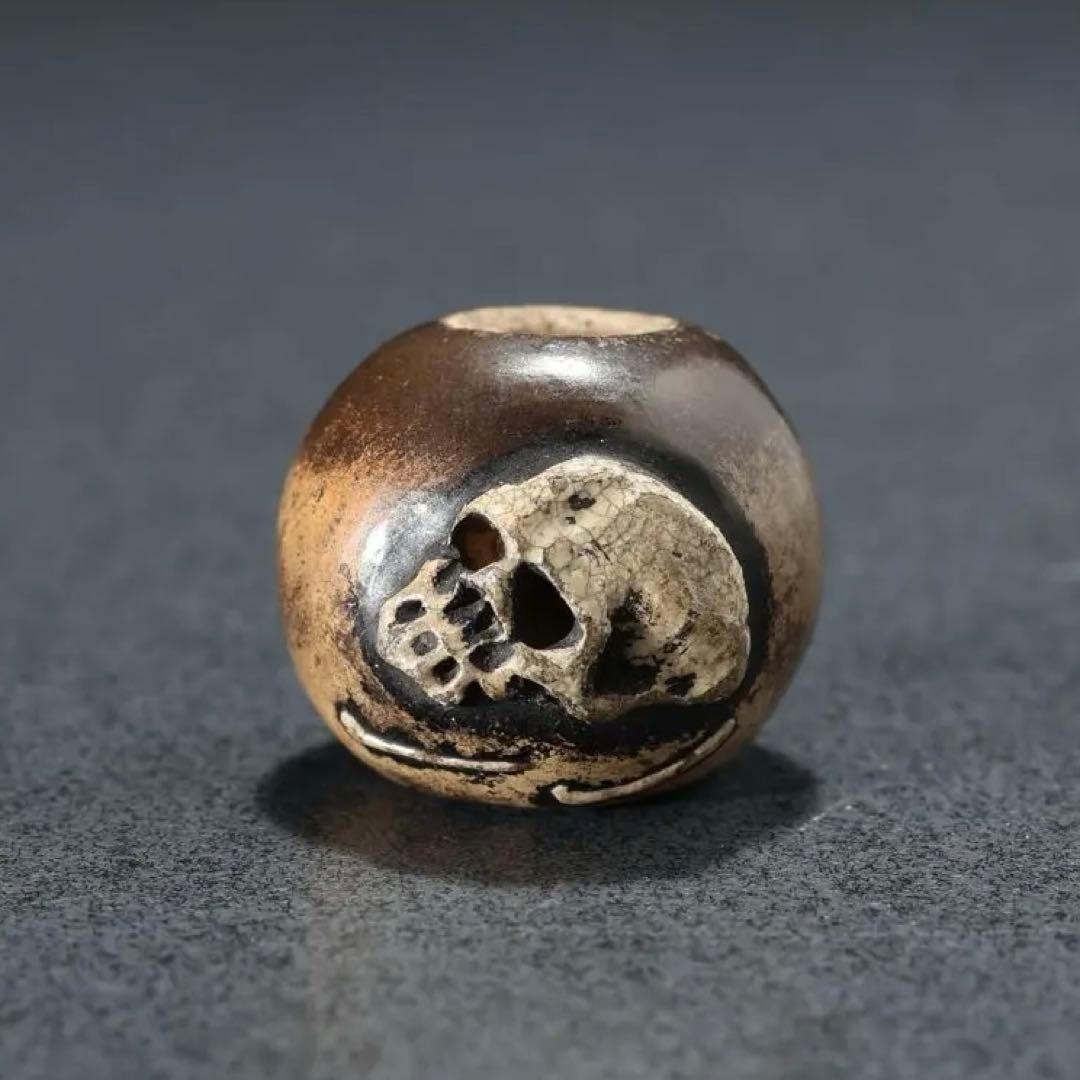 緒締玉　骸骨　ドクロ　陶磁器　骨董　印籠　胴乱　R1438