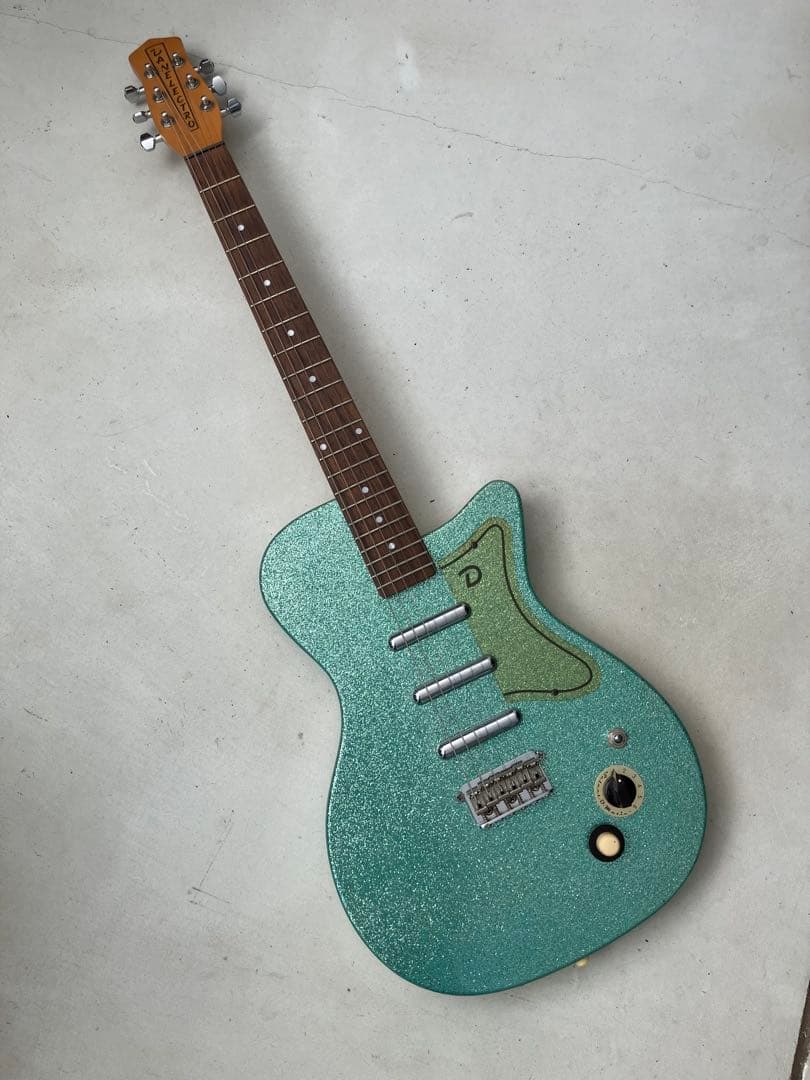 Danelectro 56-U3 スパークルグリーン