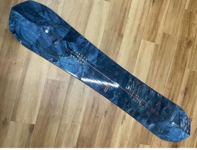 スノーボード 青と黒のデザイン