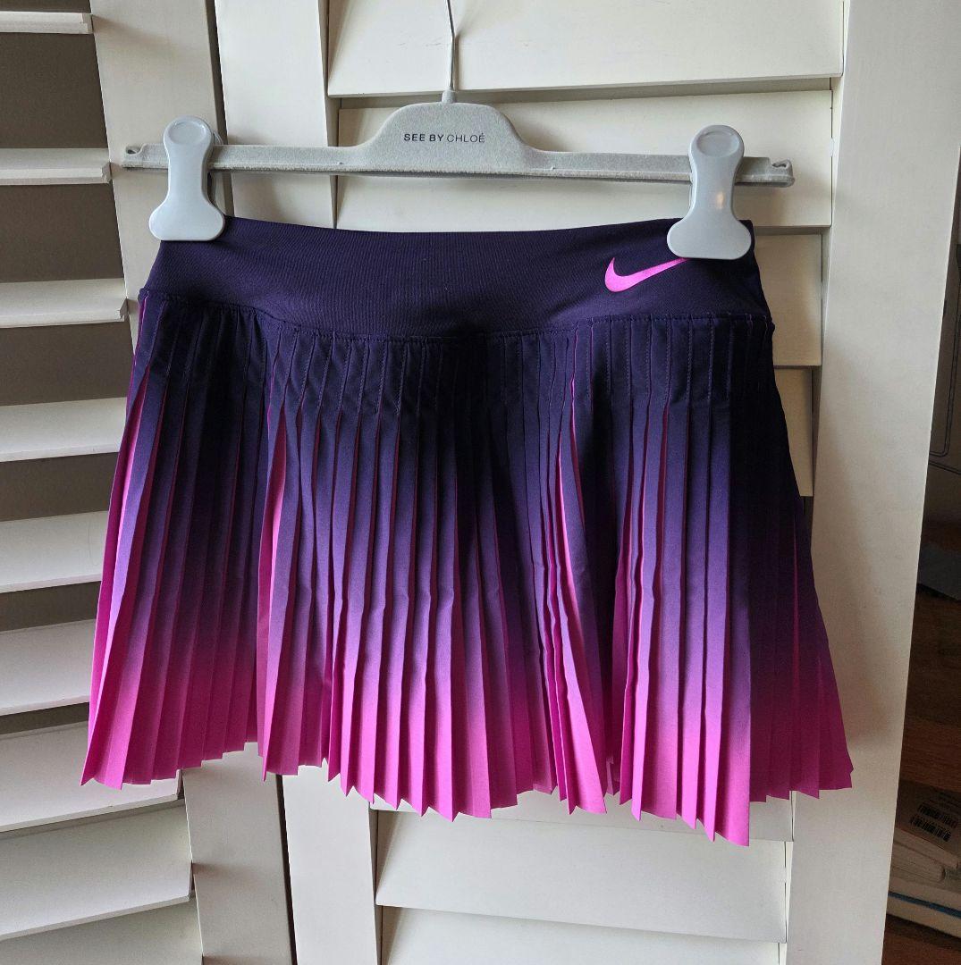 NIKE　ビクトリースコート(テニス　アドミラル　FILA　)