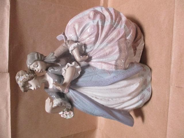 リアドロ　花籠持つ二人の少女　A59-1M　２４１８