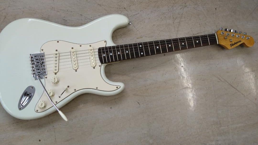 フォトジェニック　ストラトキャスター　初期ロゴ　　弾きやすい