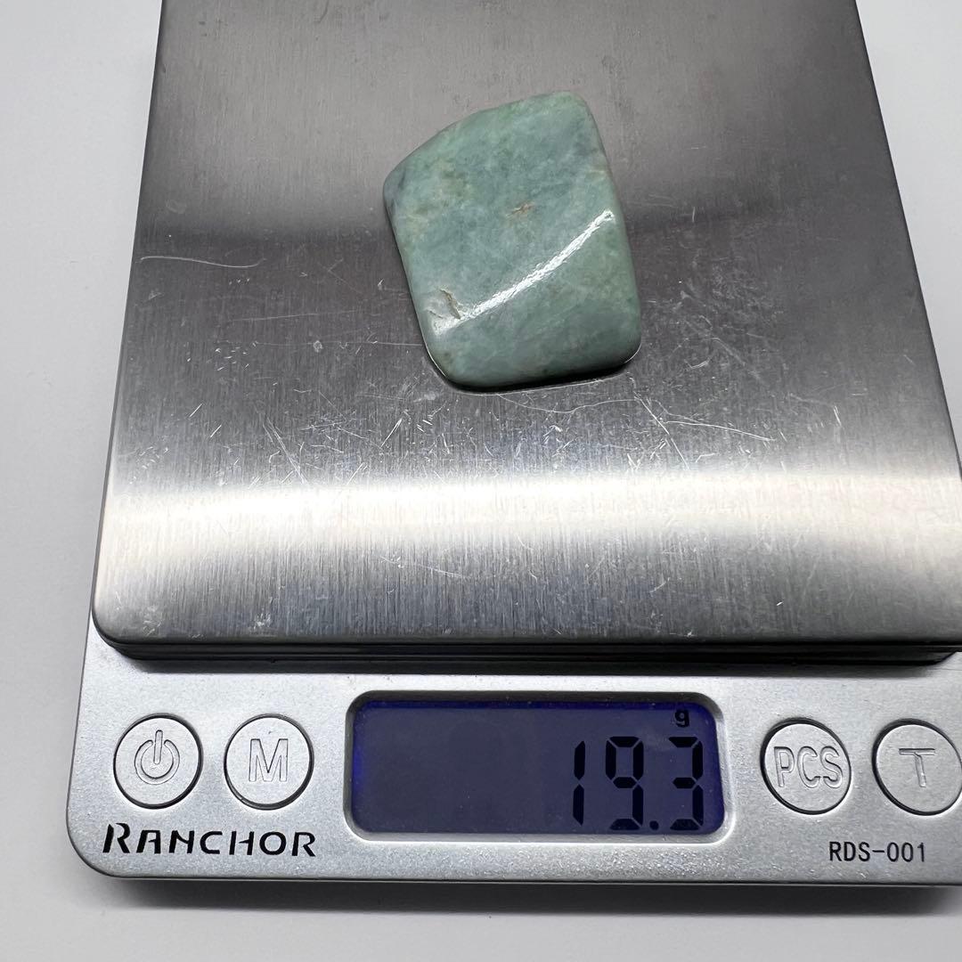 翡翠 緑色 長方形 糸魚川産　19.3g