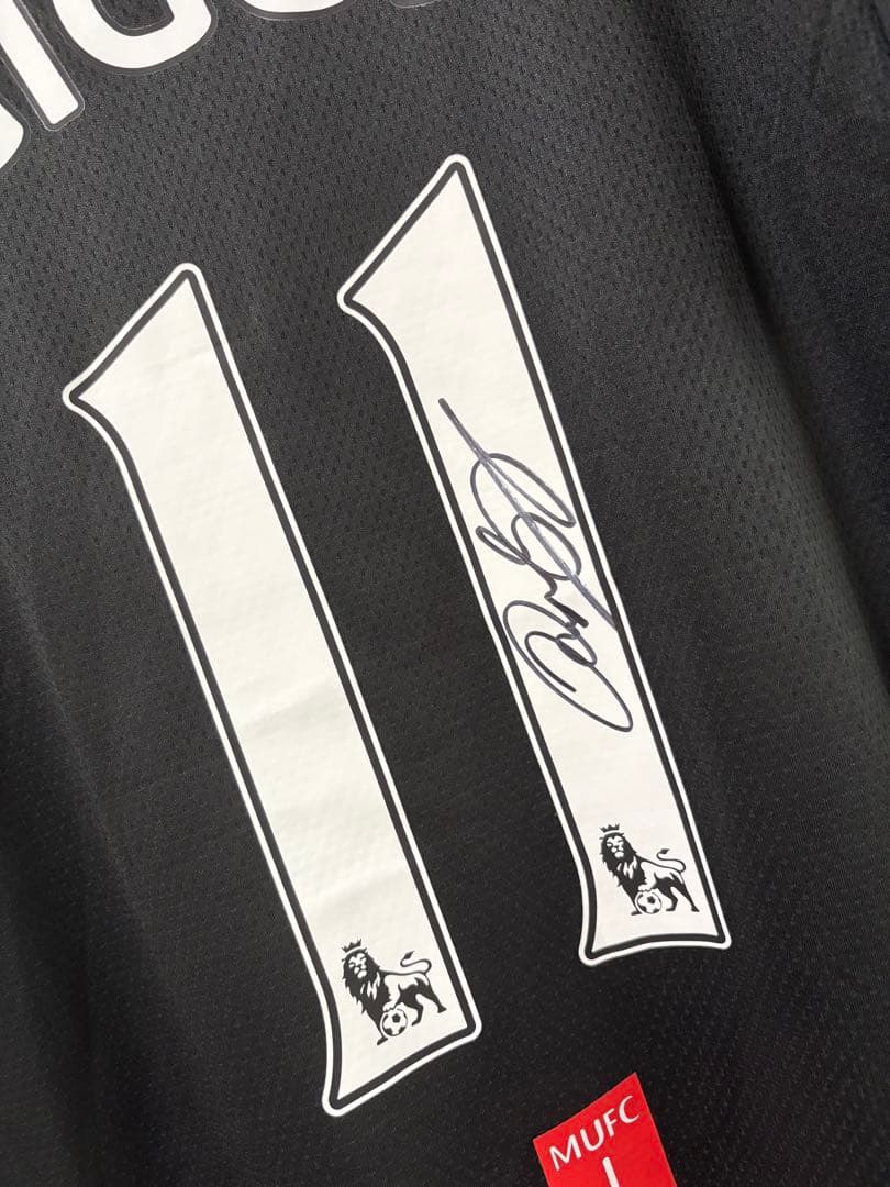 マンチェスターUライアン・ギグス選手サイン入りユニフォーム【証明書付/額装入り】