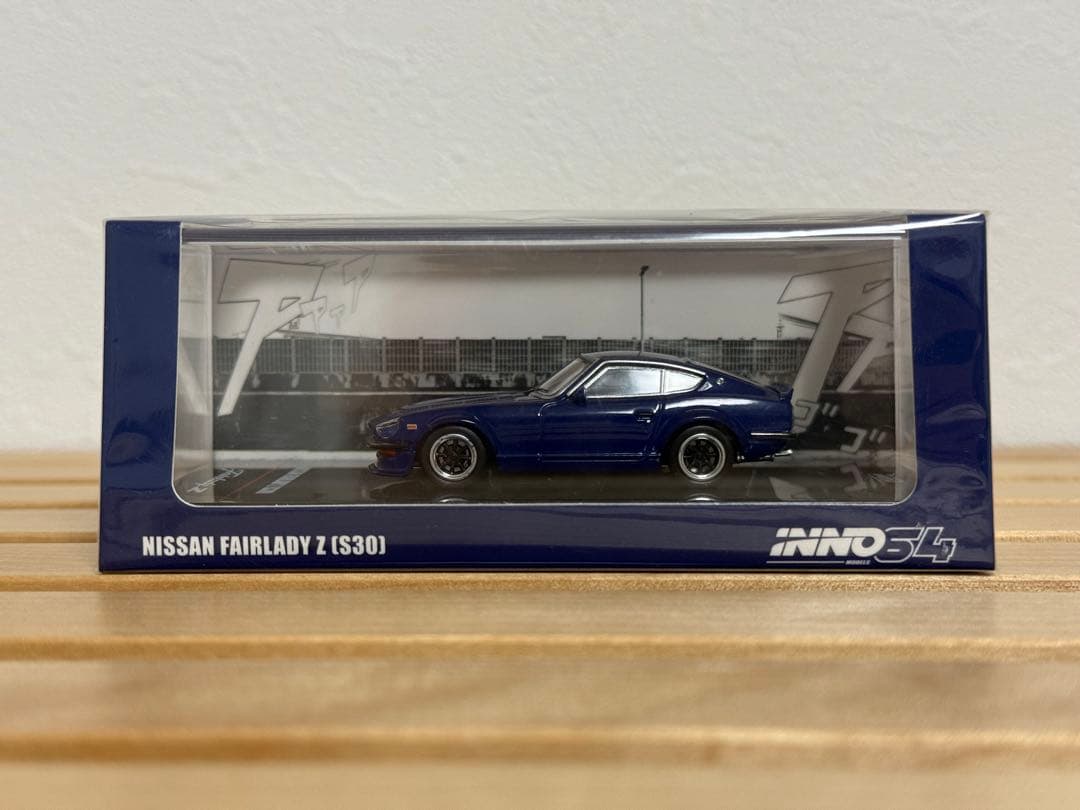 ミニカー INNO64 1/64 Nissan Fairlady Z (S30)