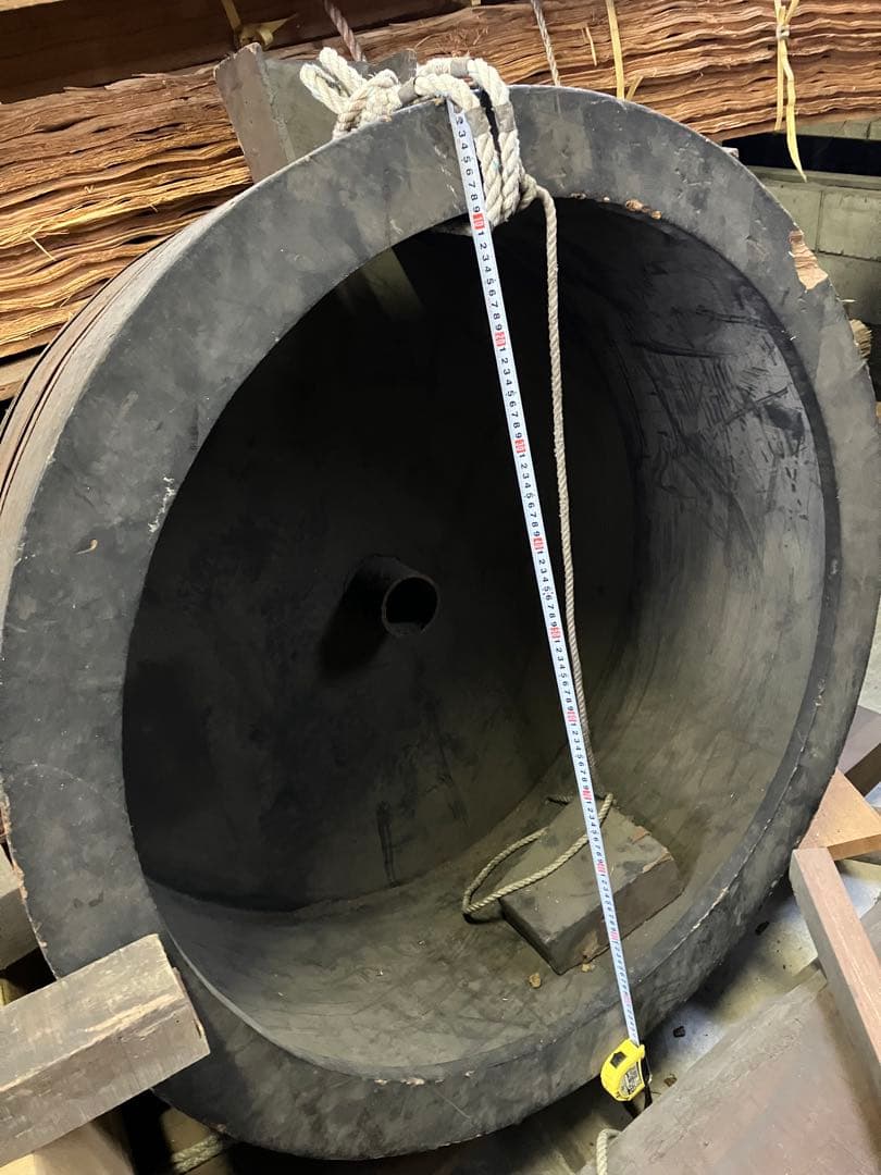 漆製造工程で使用する大きな桶　外径直径約110cm×約46cm