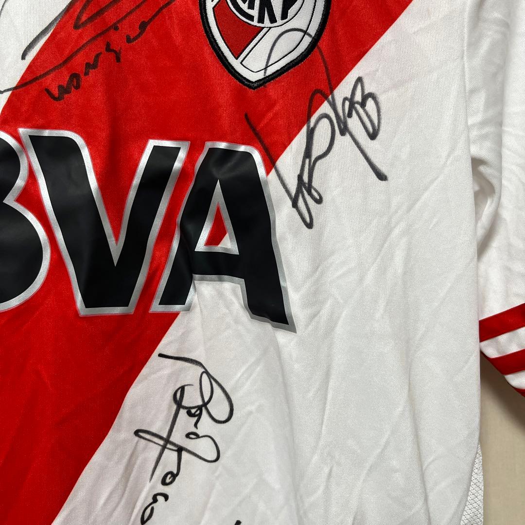 【週末値下】リーベル・プレート14選手直筆サイン入りユニフォーム