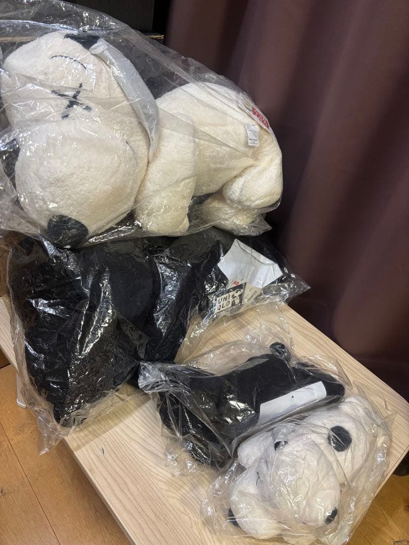 UNIQLO×KAWS×スヌーピーぬいぐるみ　白・黒S・M2個セット