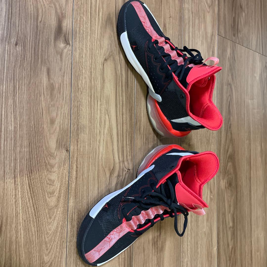 バスケットボールシューズ 黒/赤ジョーダン