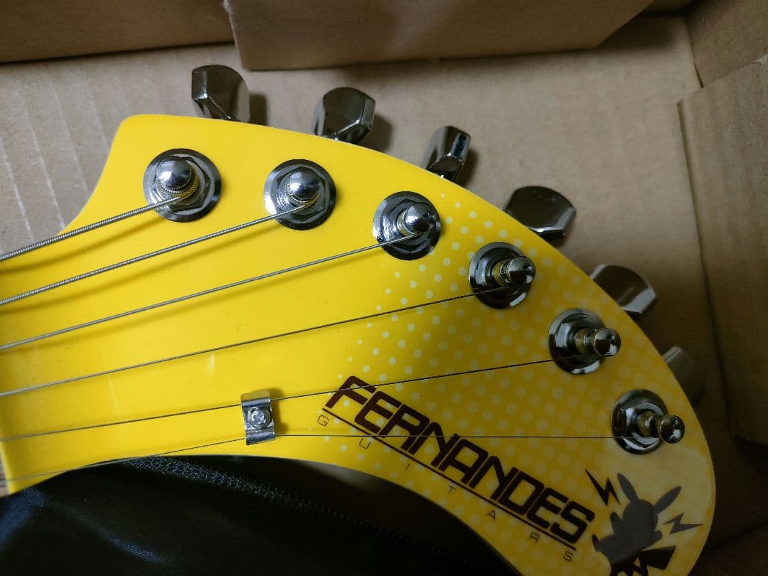 【ほぼ新品】フェルナンデス　ZO-3 ピカチュウギター