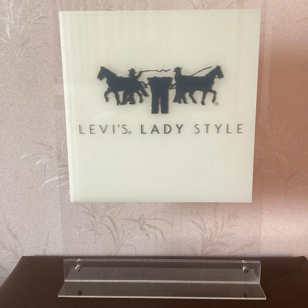 リーバイス　看板