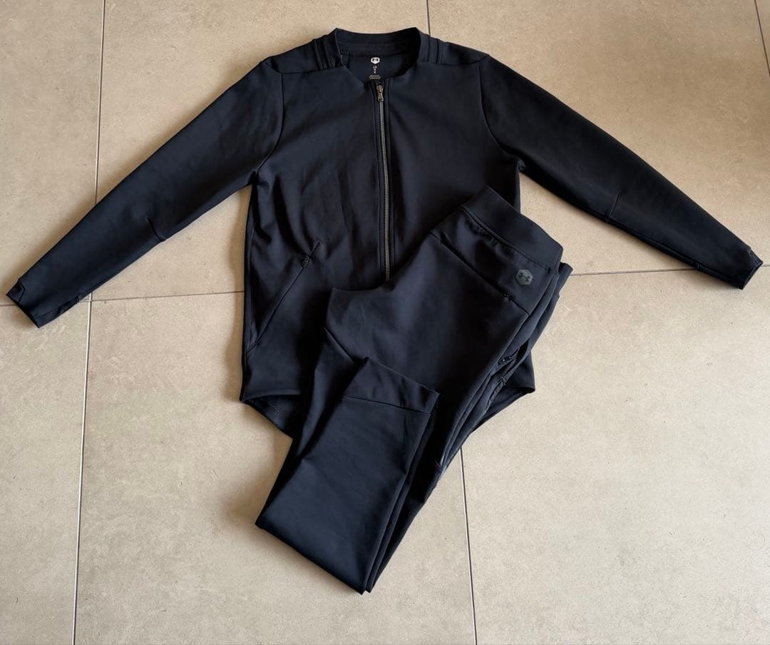 UNDER ARMOURブラック トレーニングウェア セットアップ　Lサイズ