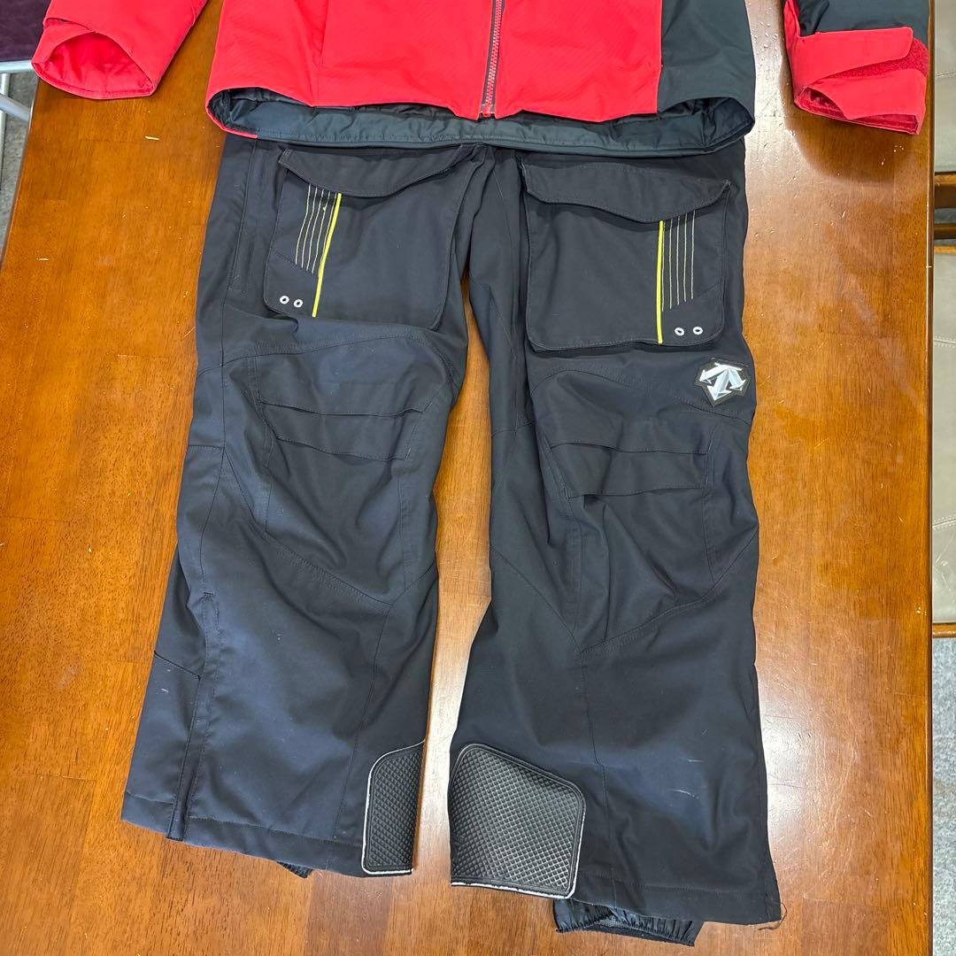 お彼岸、週末大特価　オガサカ赤と黒のスキーウェア上下