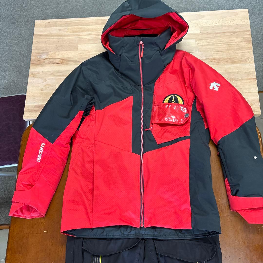 お彼岸、週末大特価　オガサカ赤と黒のスキーウェア上下