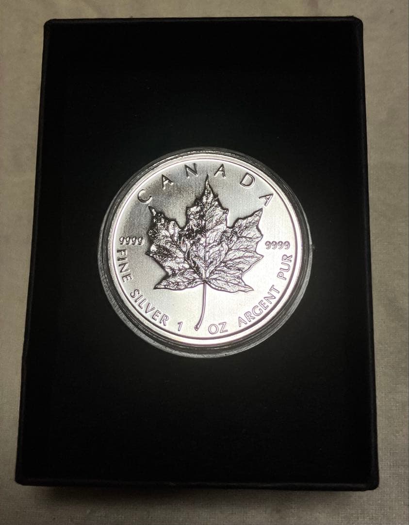 【新品未使用】最高純度の2009年カナダメイプルリーフ銀貨 ケース入り箱付き！