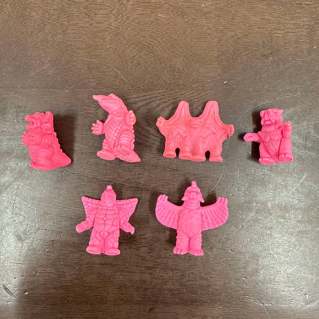 ウルトラマン　怪獣消しゴム　円谷プロ　ピンク　桃