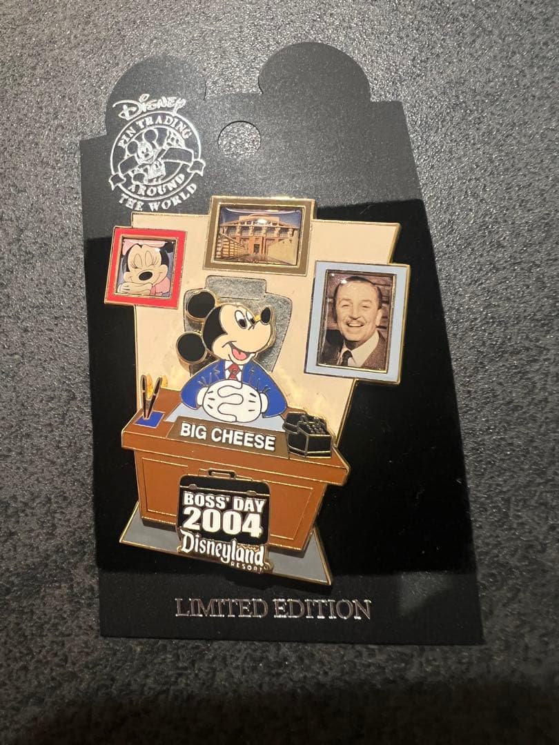 ピンズ・ピンバッジ・缶バッジ WDW waltDisney BOSS DAY pin LE1000 2004
