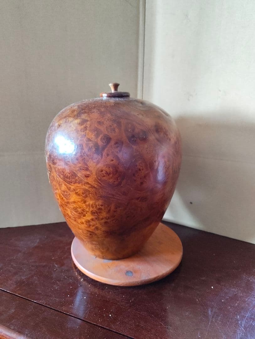 屋久杉飾り壺？ 蓋付き 台座付き